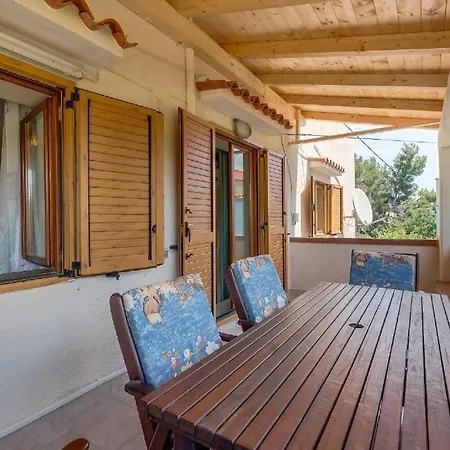 4827-2 For 4 Pers In Apartment Nerezine