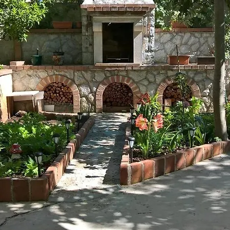 4827-2 For 4 Pers In Apartment Nerezine