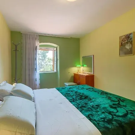 4827-2 For 4 Pers In Appartement *
