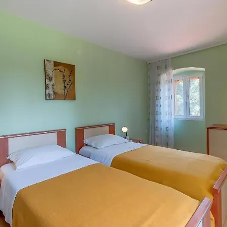 Apartment 4827-2 For 4 Pers In *