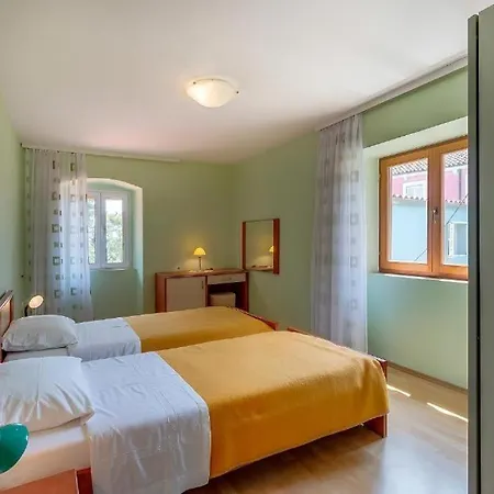 Appartement 4827-2 For 4 Pers In Nerezine
