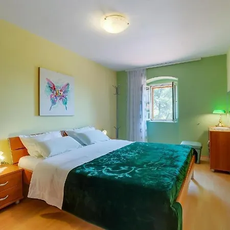 4827-2 For 4 Pers In * Nerezine