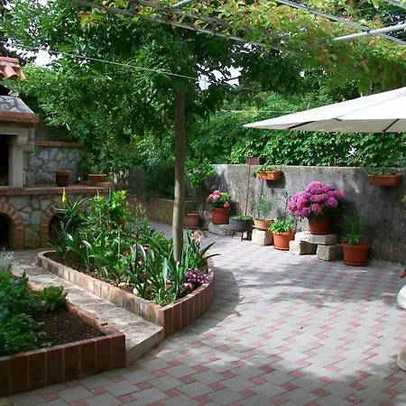 4827-2 For 4 Pers In Apartment Nerezine