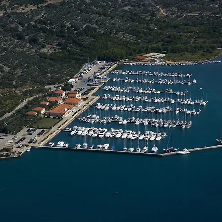 Apartment 4827-2 For 4 Pers In *