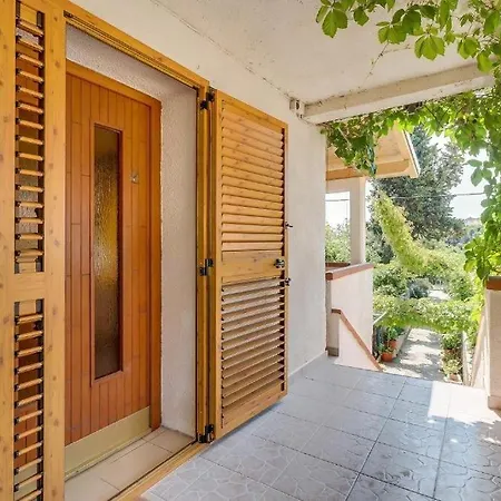 Apartment 4827-2 For 4 Pers In