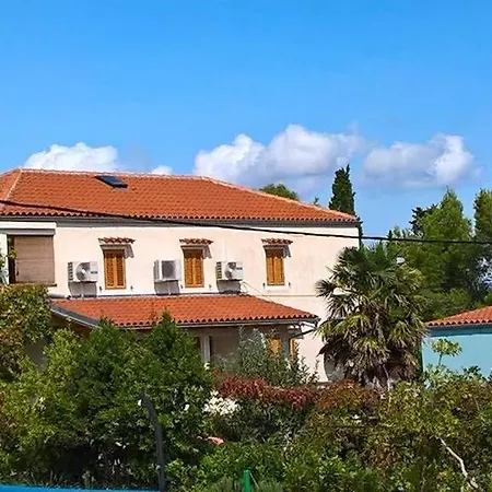 4827-2 For 4 Pers In * Nerezine