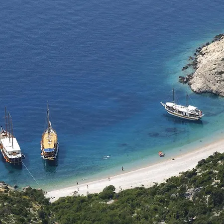 4827-2 For 4 Pers In Nerezine