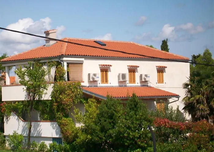 4827-2 For 4 Pers In Nerezine