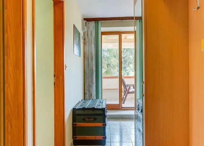 4827-2 For 4 Pers In Apartman Nerezine