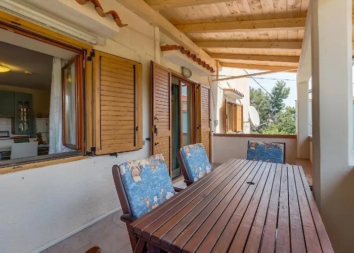 4827-2 For 4 Pers In Apartman Nerezine