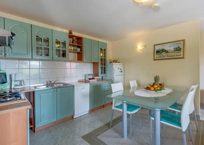 Apartman 4827-2 For 4 Pers In