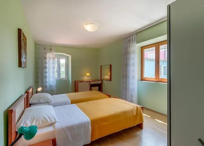 Apartman 4827-2 For 4 Pers In Nerezine