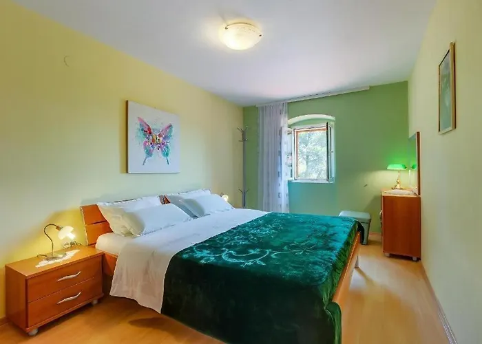 4827-2 For 4 Pers In * Nerezine