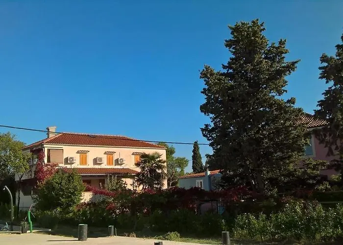 4827-2 For 4 Pers In * Nerezine