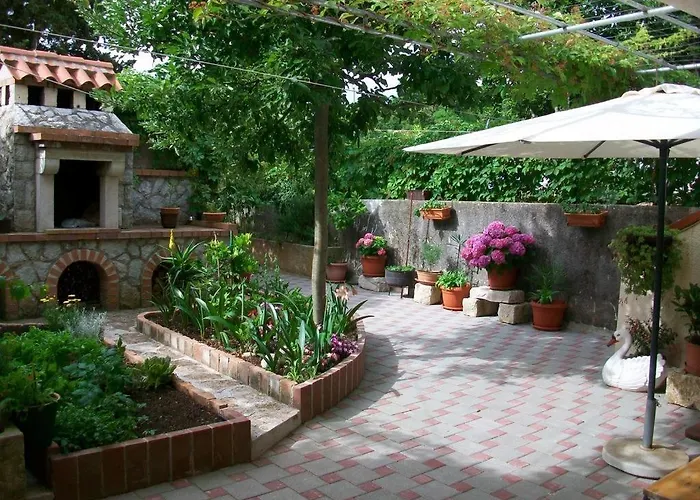 4827-2 For 4 Pers In Apartman Nerezine