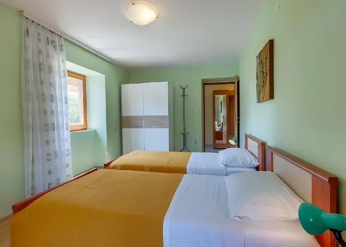 Apartman 4827-2 For 4 Pers In Nerezine