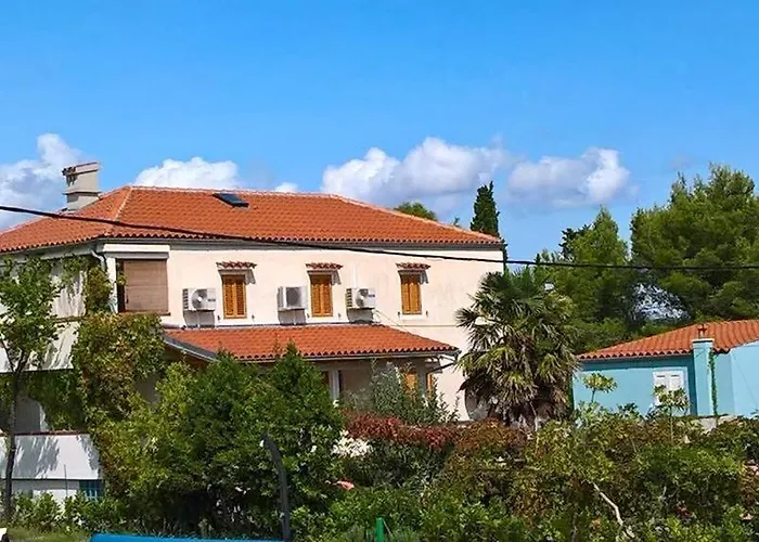 4827-2 For 4 Pers In * Nerezine